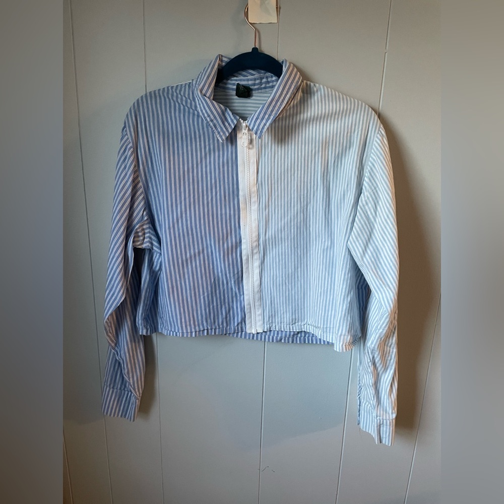 Colorblocked multi striped zip up cropped collared shirt size m